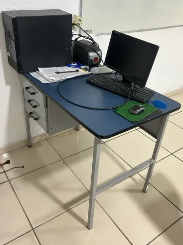 Vende-se Cadeiras e Mesa para escola/reforço
