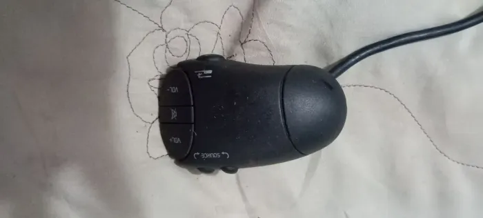 Controlador de som que fica no volante do Megane RXE ou scenic ano 2000 