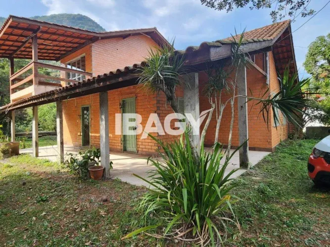 Excelente Casa 5 dormitório(s) em Armação do Pântano do Sul - Florianópolis