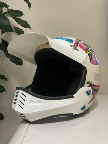 Capacete antigo vintage retro anos 80 90 classico cross 