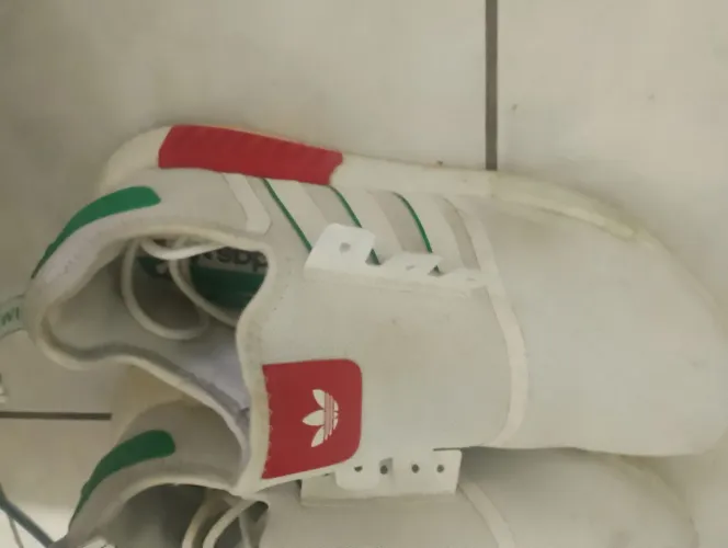 Tênis da adidas