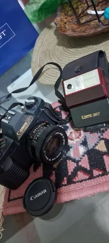 Máquina fotográfica analógica Canon,com flash.