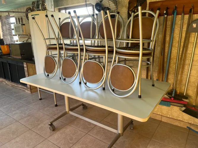 Mesa com cadeiras
