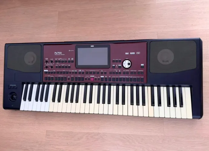 Teclado Korg PÁ 700 