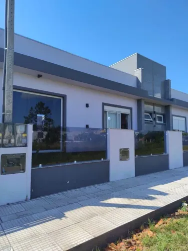 Casa com 2 Quarto(s) e 2 banheiro(s) para Alugar, 80 m² por R$ 2111 / Mês