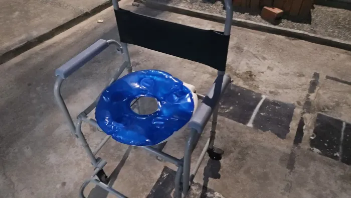 Cadeira de banho 120$, nova.