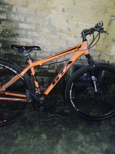 Bicicleta aro 29 perfeita pra que busca passar