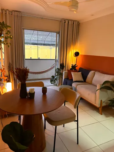 Sofá seminovo linho 3 lugares conservado