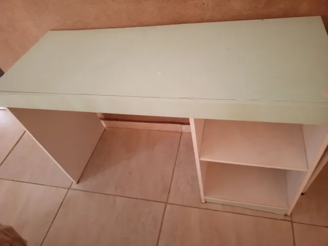 Mesa escrivaninha 047x1.20 e 0.76 de altura
