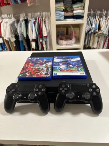 PS4 PRO 1TB 2 CONTROLES