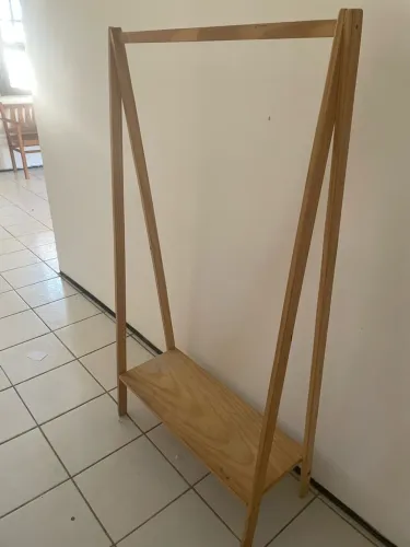 Kit arara de roupa e estante de pinus usada