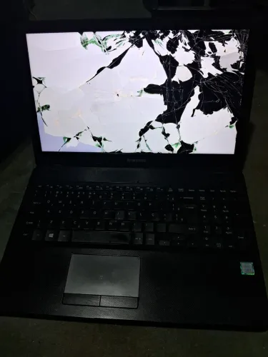 Vendo notebook samsung i5 com defeito R$799