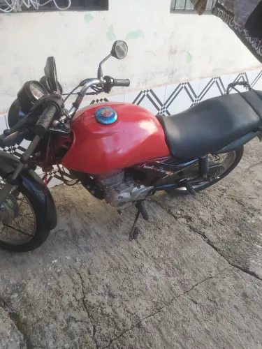VENDO A MOTO MUITO BOA EM ECELENTE CONDIÇOES 