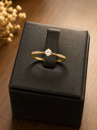 Anel Solitário em Ouro 18k com Pedra de Moissanite 