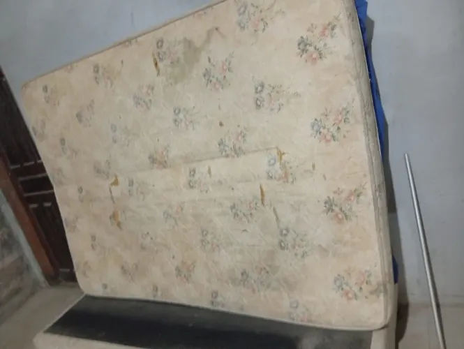 Colchão de casal em bom estado.