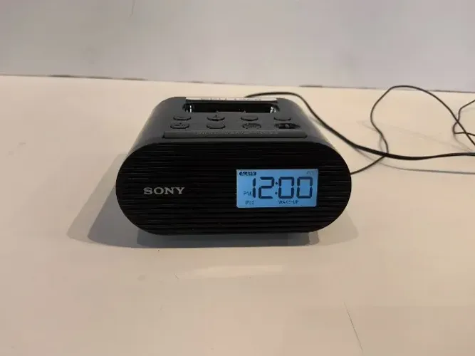 RÉLOGIO DESPERTADOR DOCK SONY ICF- CO5iP- FM FUNCIONANDO PERFEITAMENTE USADO