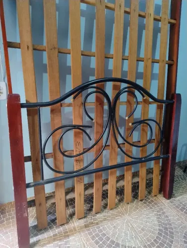 Cama de Casal Madeira + Ferro Artesanal | Estilo Rústico/Vintage | R$200