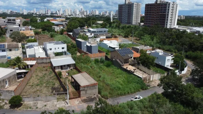 Terreno com 300m° no bairro Tropical Ville