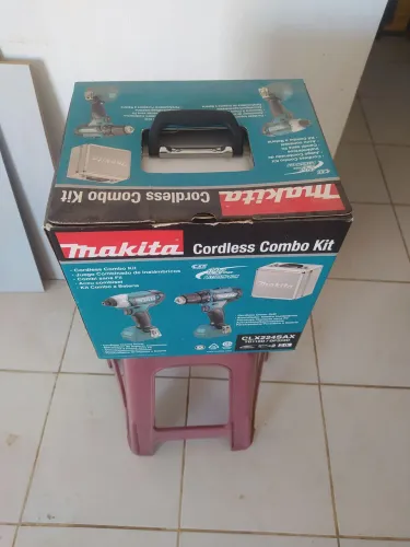 Vendo kit de parafusadeira na garantia nota fiscal usada duas três vezes valor 1200