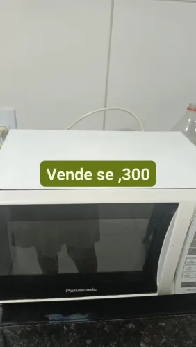 Vende-se um microondas da marca Panasonic funciona tudo perfeitamente por r$ 300