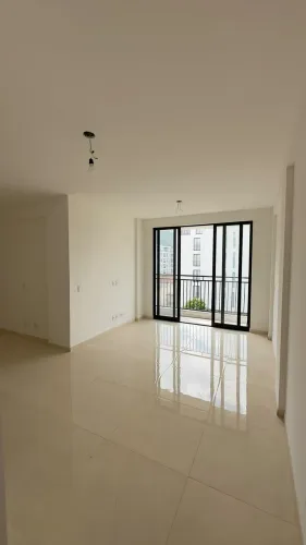 Apartamento com 3 quartos, suíte, varanda e garagem em Corrêas Petrópolis/RJ