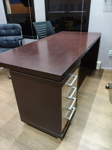 Mesa de Trabalho 180x80 com gaveta - usada em perfeito estado.