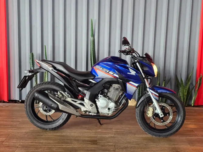 HONDA CB TWISTER 