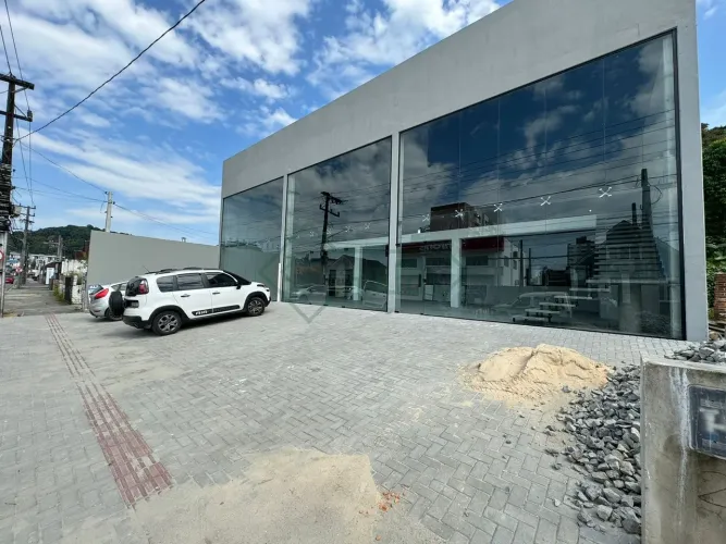 SALA COMERCIAL NO GLÓRIA | 303 M² | 06 VAGAS DE GARAGEM | 04 BWC | PRÓXIMO A DECATHLON E A