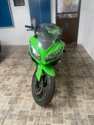 Kawasaki Ninja 2013, na tradicional cor verde Kawasaki!