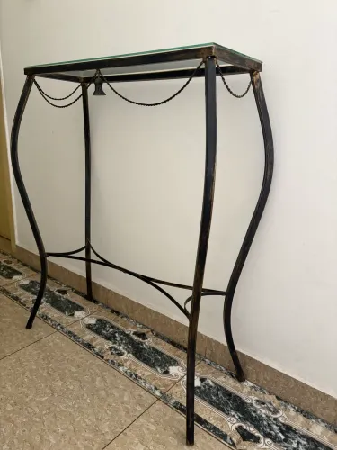 Aparador de Ferro com Tampo de Vidro
