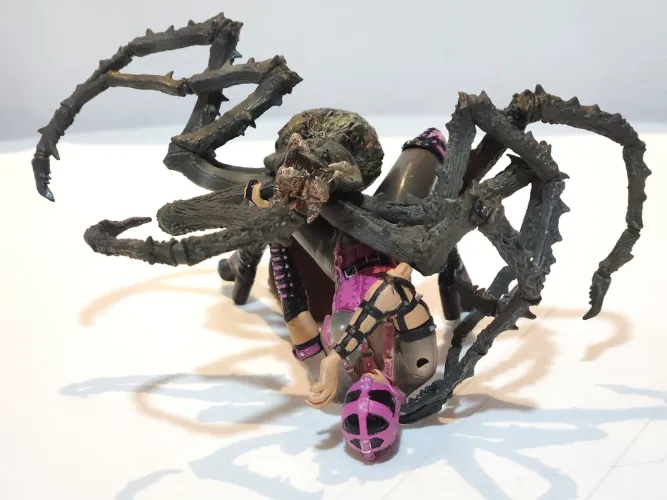 Little Miss Muffet - Twisted Fairy Tales - McFarlane's Monsters Series 4 - R$300