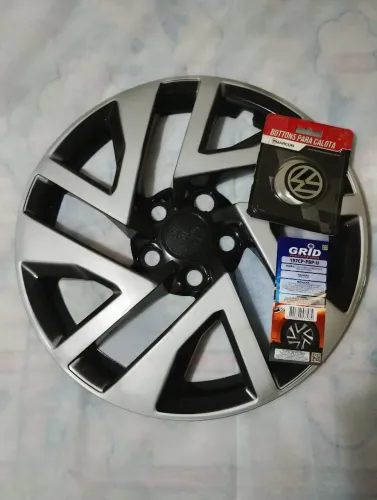 Jogo de calotas prata/preto aro 15" VIRTUS 2023 com logo VW