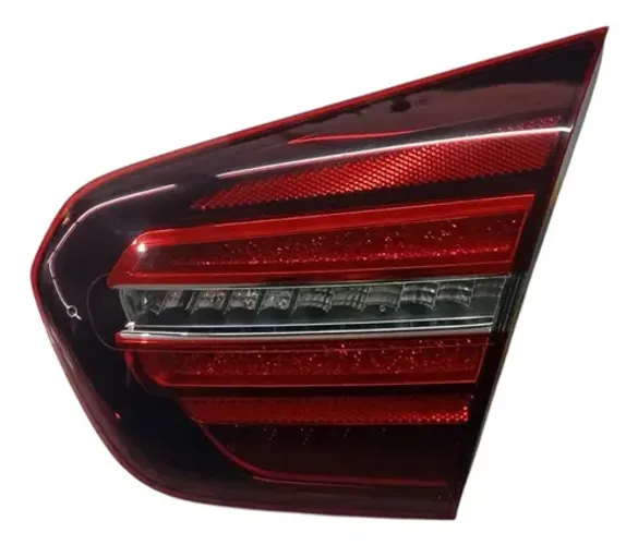 Lanterna Tampa Direita Mercedes Gla200 1.6 T 2019 Direito/passageiro Vermelho