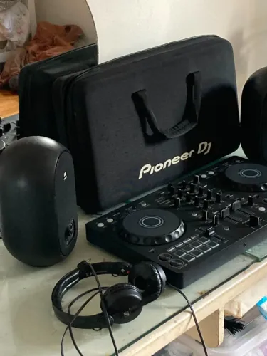 Pioneer DDJ Flx4 + Case Original, Monitor Jbl 104 Bt, Fone Senneiser HD 25