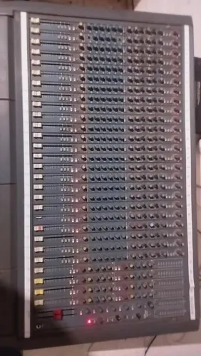 MESA DE SOM, 24 CANAIS, SOUNDCRAFT DELTA.