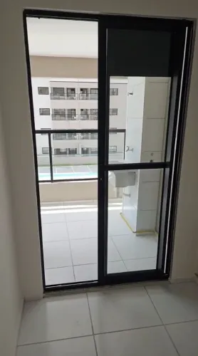 Porta de Correr em Alumínio Preto de Vidro - Excelente Estado