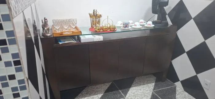 Mesa e aparador