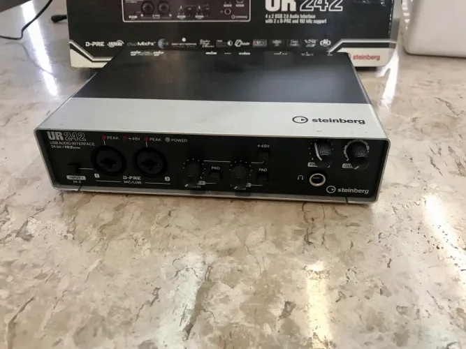 Interface de Áudio/Placa de Som Steinberg/Yamaha UR242