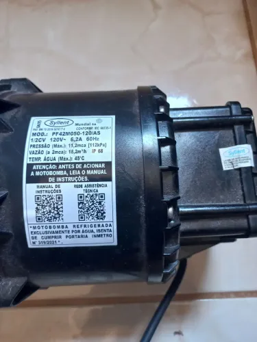 Motobomba para limpeza de piscina.