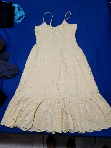 VESTIDO NOVO - COM ETIQUETA. AMARELO CLARO