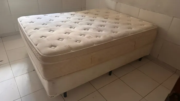 Cama semi nova 