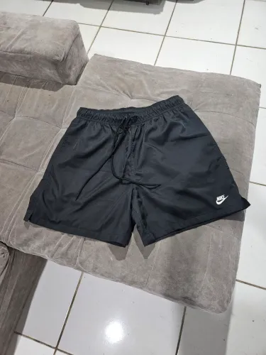 Bermuda nike club flow preta tamanho M