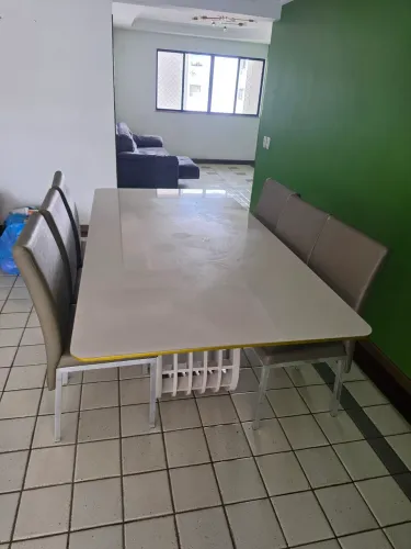 Mesa com tampo de vidro 8 lugares 2,20x1,10m usada