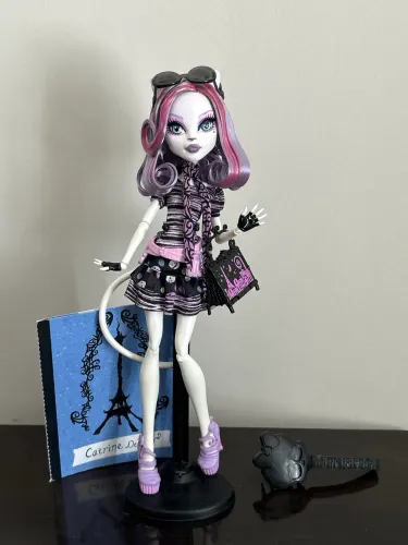 Monster high Catrine básica scaris