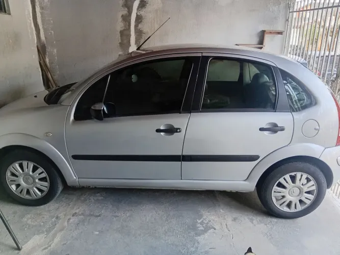 Citroen C3 GLX 1.4/ GLX Sonora 1.4 Flex 8V 5P 2011