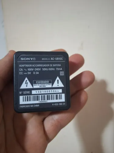 Adaptador CA / Carregador de bateria USB Sony Modelo AC-UB10C