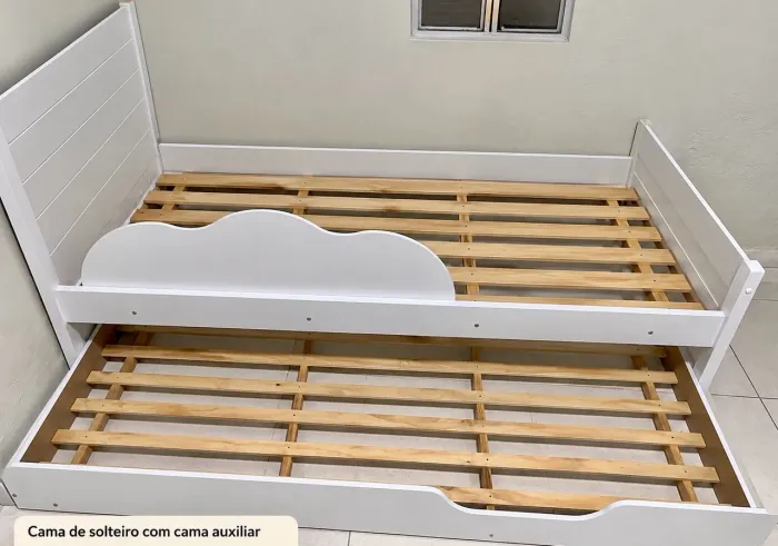 Cama de solteiro com cama auxiliar