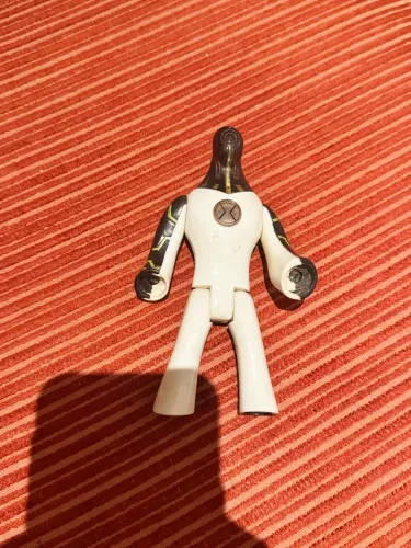 boneco ultra T ben 10 bandai 2006