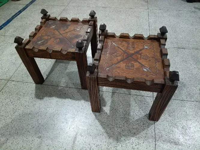 2 mesas de centro antigas estilo medieval
