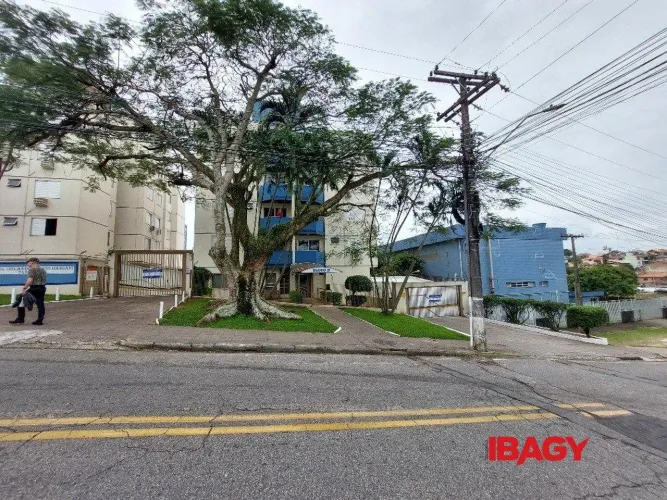 Excelente Apartamento 2 dormitório(s) em Coqueiros - Florianópolis